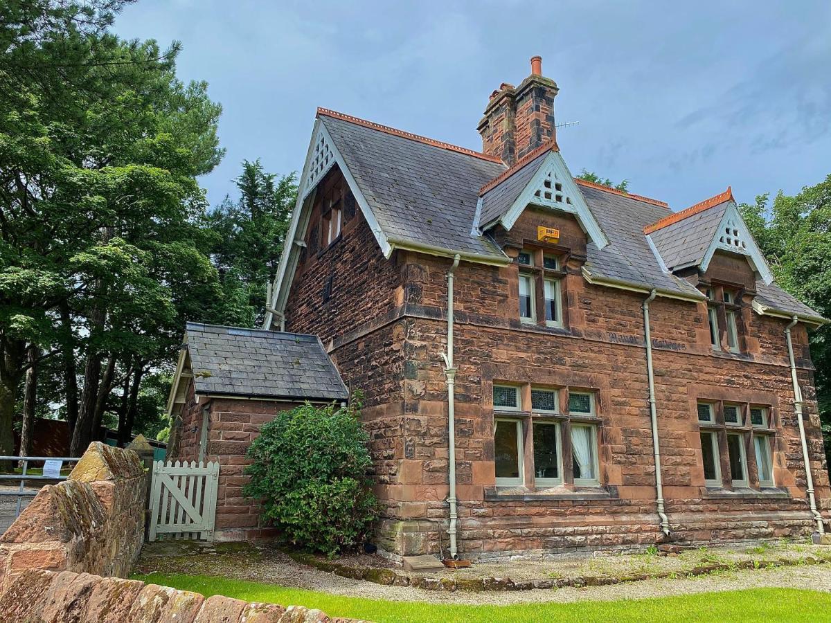 Thornton Manor - Holiday Cottages And Apartments Heswall Eksteriør billede