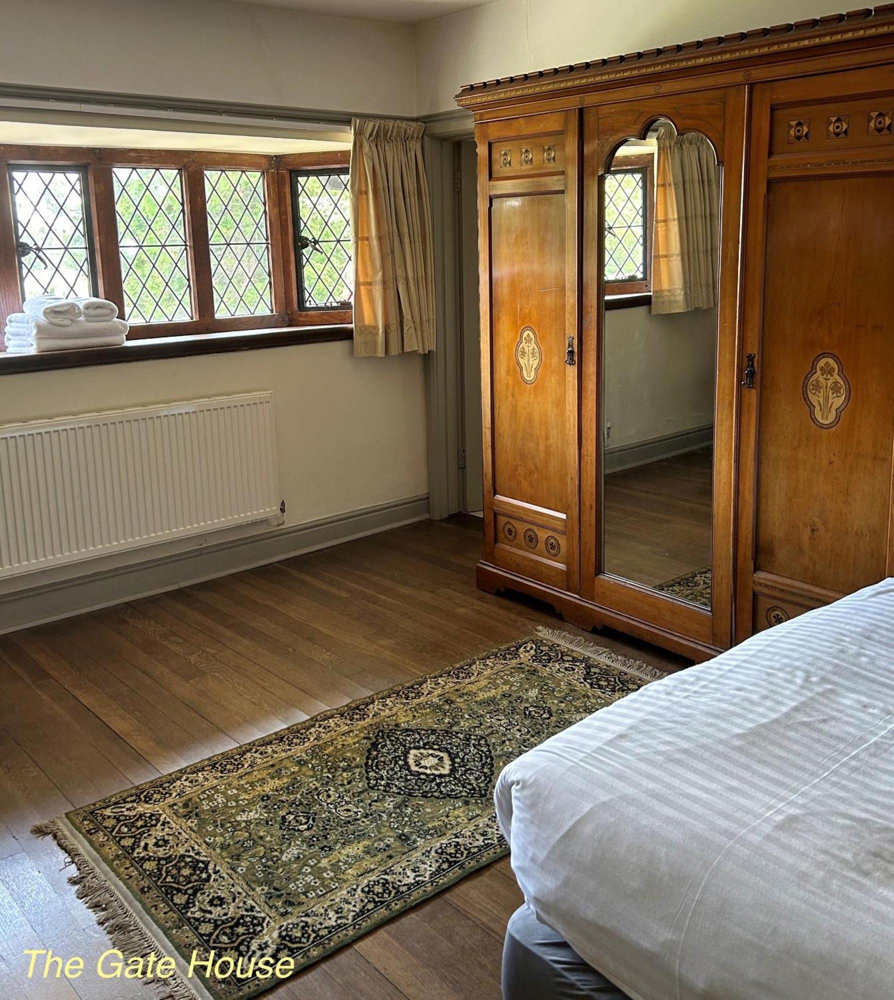 Thornton Manor - Holiday Cottages And Apartments Heswall Eksteriør billede